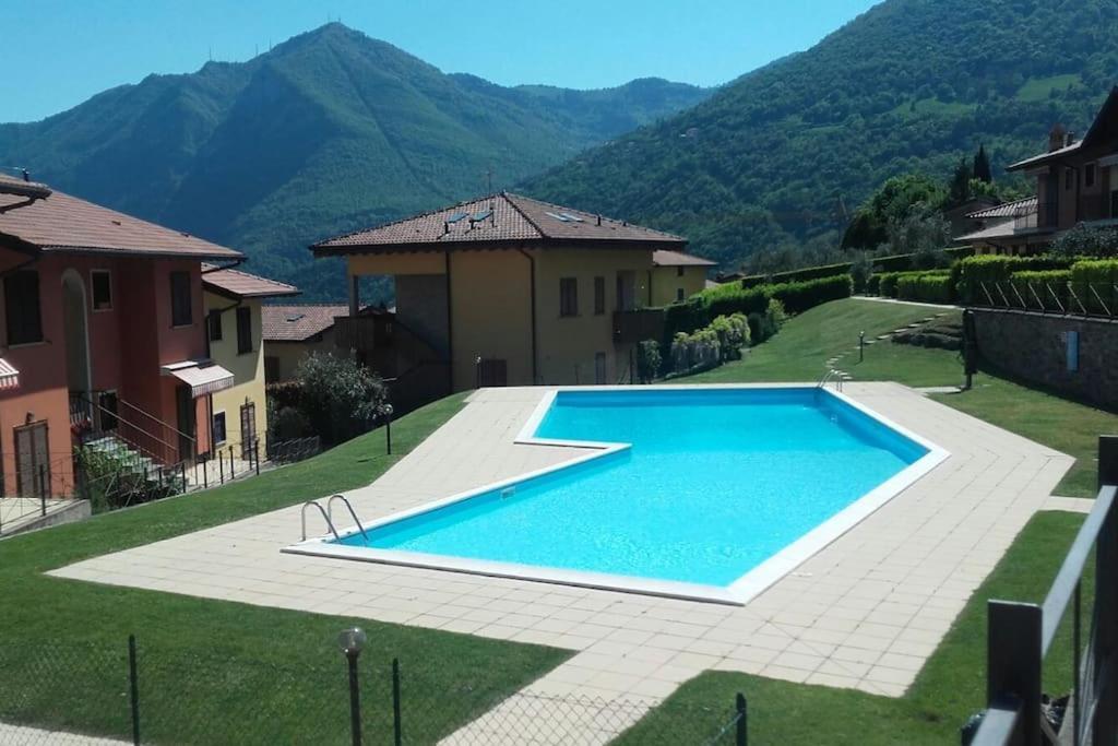 Luxurious Attic-Swimming Pool Villa Riva di Solto Exterior foto